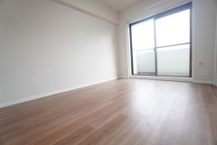 主寝室としてお使いいただけそうなこちらのお部屋は、日当たりが良く、爽やかな風を感じて起きる朝は、快適生活の始まりに＾＾
