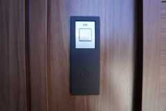 かざすだけで開閉できる、タッチキー採用の玄関。お買い物帰りで、両手がふさがってきても簡単に中に入れます＾＾