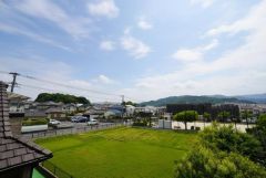 2階バルコニーからの眺望です。前面に遮るものがなく緑豊かな景色を楽しむことが出来ます。