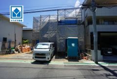 小学校まで徒歩4分、中学校まで徒歩7分。お子様の通学も安心の距離です＾＾