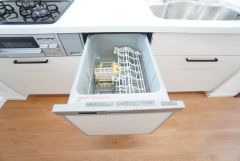炊事時間を大幅に短縮できる食器洗浄乾燥機付き＾＾食器を洗う手間が減るので家族とのコミュニケーションの時間や自分の時間が増えますね。