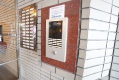 防犯性もばっちり、TVモニター付きインターホン完備。来訪者の顔が見えるので、安心＾＾お子さん1人での留守番時にも活躍しそうです。
