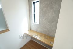 リビングにはスタディーカウンター付き。お子さまの勉強スペースや作業の場、家事の合間の一息休憩にも＾＾