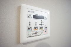 浴室暖房乾燥機には、暖房、乾燥、涼風、換気の4つの機能が付いています。タイマー付きです。換気・雨の日の洗濯も安心です＾＾