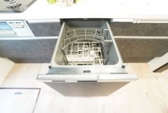 炊事時間を大幅に短縮できる食器洗浄乾燥機付き＾＾食器を洗う手間が減るので家族とのコミュニケーションの時間や自分の時間が増えますね。 