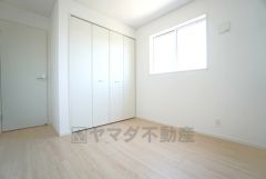 明るい室内は、風通しも良く、大変居心地の良い空間となっております。日当たりがよく、子供部屋としての利用もおすすめ。