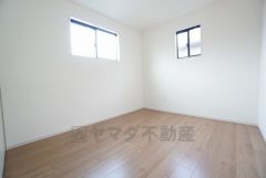 家具を選ばないナチュラルなフローリングとシンプルなクロスです＾＾