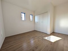 住む人のこだわりを活かす洋室＾＾広めのクローゼットもあり荷物もすっきり片付けられ、ゆとりのある暮らしが出来ます＾＾