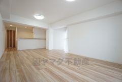 窓から光が差し込む明るいダイニング＾＾