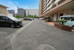 敷地内に駐車場あります＾＾ 月額（8，000～10，000円）最新の空き状況についてはお問い合わせください。 