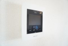 防犯性、セキュリティ対策に安心できるテレビモニター付きインターフォンです。セールスマン対策にもなり安心できます。