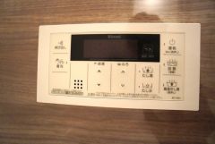 おいだき機能つきなのでお風呂に入る時間が異なるご家庭には嬉しいですね。ボタン一つで快適で便利な生活が＾＾