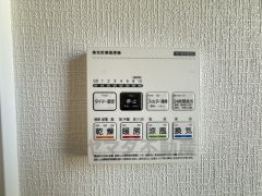 浴室暖房乾燥機には、暖房、乾燥、涼風、換気の4つの機能が付いています。タイマー付きです。換気・雨の日の洗濯も安心です＾＾