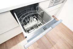 炊事時間を大幅に短縮できる食器洗浄乾燥機付き＾＾食器を洗う手間が減るので家族とのコミュニケーションの時間や自分の時間が増えますね。