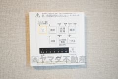 浴室暖房乾燥機付き＾＾梅雨の時期や花粉、PM2.5が酷いときなどの洗濯を干すのに重宝しそうですね＾＾