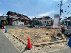 駐車スペースはゆとりある2台分を確保。マイカー用に、お客さま用に、余裕を持ってご利用いただけます。 