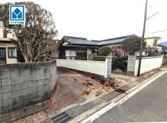 勝間小学校まで徒歩5分。お子様がいるご家庭に嬉しい近さ。