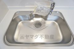 大きなお鍋も楽々洗える幅の広いシンクです＾＾