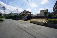 前面道路は東側約5.7ｍの公道に面しています＾＾前面道路が広いので駐車も楽々できそうですね。 