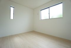 住む人のこだわりを活かす洋室。日当たりがよく、ゆとりのある暮らしが出来ます＾＾