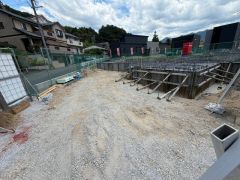 駐車スペースはゆとりある2台分を確保。マイカー用に、お客さま用に、余裕を持ってご利用いただけます。