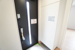 ご家族の靴をスッキリと片付けられるシューズボックス＆土間収納付きの玄関です＾＾スッキリと片付いた玄関は気持ちがいいです。