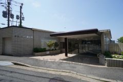 清掃の行き届いたきれいなエントランス。 ベビーカーや車椅子でもスムーズにすれ違えるワイドな通路幅を確保。大きな荷物がある際もストレスなく通り抜けられます＾＾ 