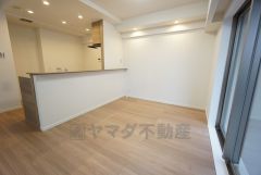 窓から光が差し込む明るいダイニングです＾＾