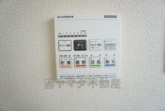 浴室暖房乾燥機には、暖房、乾燥、涼風、換気の4つの機能が付いています。タイマー付きです。換気・雨の日の洗濯も安心です＾＾