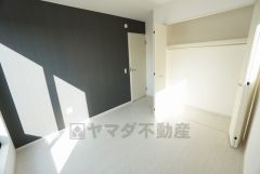 アクセントクロスがお洒落な約5.2帖の洋室です。