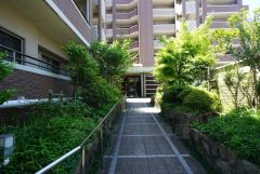 清掃の行き届いたきれいなエントランス。