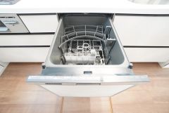 炊事時間を大幅に短縮できる食器洗浄乾燥機付き＾＾食器を洗う手間が減るので家族とのコミュニケーションの時間や自分の時間が増えますね。