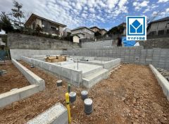 西鉄バス「寺塚」歩3分。天神行き＾＾歩4分圏にセブン、ローソン、ドラモリ、保育園など周辺環境充実しています＾＾