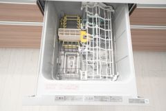 炊事時間を大幅に短縮できる食器洗浄乾燥機付き＾＾食器を洗う手間が減るので家族とのコミュニケーションの時間や自分の時間が増えますね。