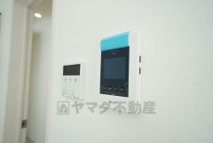防犯性、セキュリティ対策に安心できるテレビモニター付きインターフォンです。セールスマン対策にもなり安心できます。