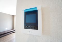 防犯性、セキュリティ対策に安心できるテレビモニター付きインターフォンです。セールスマン対策にもなり安心できます。
