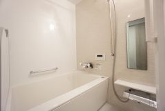 1日の疲れを癒すくつろぎのバスルーム。雨の日のお洗濯にも嬉しい浴室乾燥付き。換気機能付きなのでお風呂のカビ予防にもなります＾＾ 