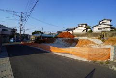 東月隈小学校、目の前＾＾西鉄バス「浦田」歩9分。博多駅行＾＾