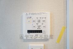 浴室暖房乾燥機には、暖房、乾燥、涼風、換気の4つの機能が付いています。タイマー付きです。換気・雨の日の洗濯も安心です＾＾