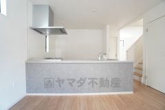 明るいダイニング＾＾フルオープンキッチンで開放感あり＾＾