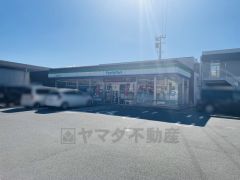 ファミリーマート　博多諸岡三丁目