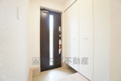 ご家族の靴をスッキリと片付けられるシューズボックス付きの玄関です＾＾スッキリと片付いた玄関は気持ちがいいです。