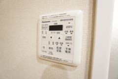 浴室暖房乾燥機には、暖房、乾燥、涼風、換気の4つの機能が付いています。タイマー付きです。換気・雨の日の洗濯も安心です＾＾