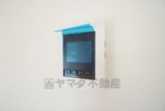防犯はもちろん、セールスマン対策にもなるモニター付きインターホンです。 来訪者の顔が見えるので安心ですね＾＾