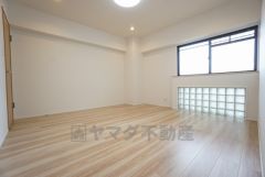 約8帖の主寝室。 広めの主寝室はダブルベッドも余裕で配置できます。主寝室にはウォークインクローゼット付きです＾＾