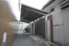 大切な自転車を守れるようロック付きの自転車置き場になっております。通勤・通学に自転車を使う方にも便利です＾＾