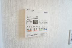 浴室暖房乾燥機には、暖房、乾燥、涼風、換気の4つの機能が付いています。タイマー付きです。換気・雨の日の洗濯も安心です＾＾