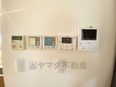 防犯はもちろん、セールスマン対策にもなるモニター付きインターホンです。お子さん1人での留守番時にも活躍しそうです。 