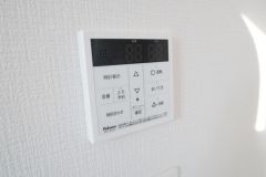 おいだき機能つきなのでお風呂に入る時間が異なるご家庭には嬉しいですね。ボタン一つで快適で便利な生活が＾＾