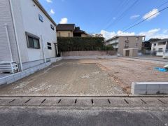 駐車スペースはゆとりある2台分を確保。マイカー用に、お客さま用に、余裕を持ってご利用いただけます。
